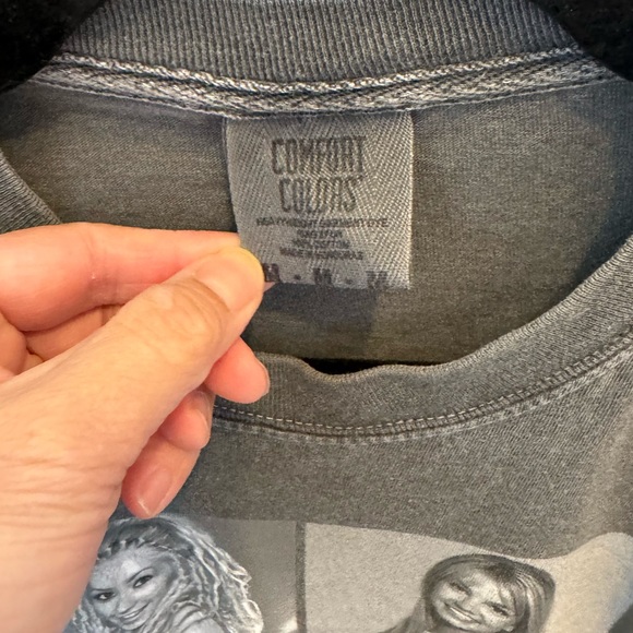 Friday + Saturday MY QUEENS tee - Picture 3 of 3